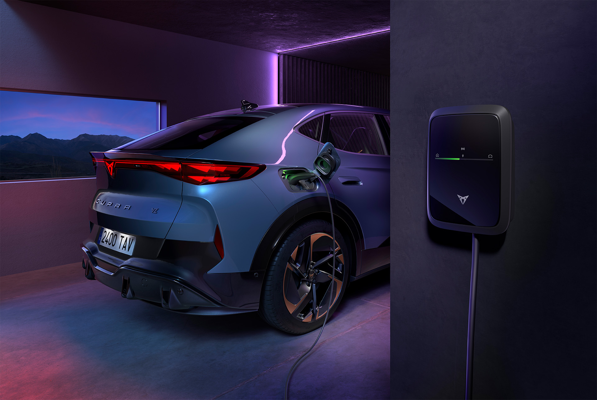 Nya cupra tavascan VZ tavascan blå laddar